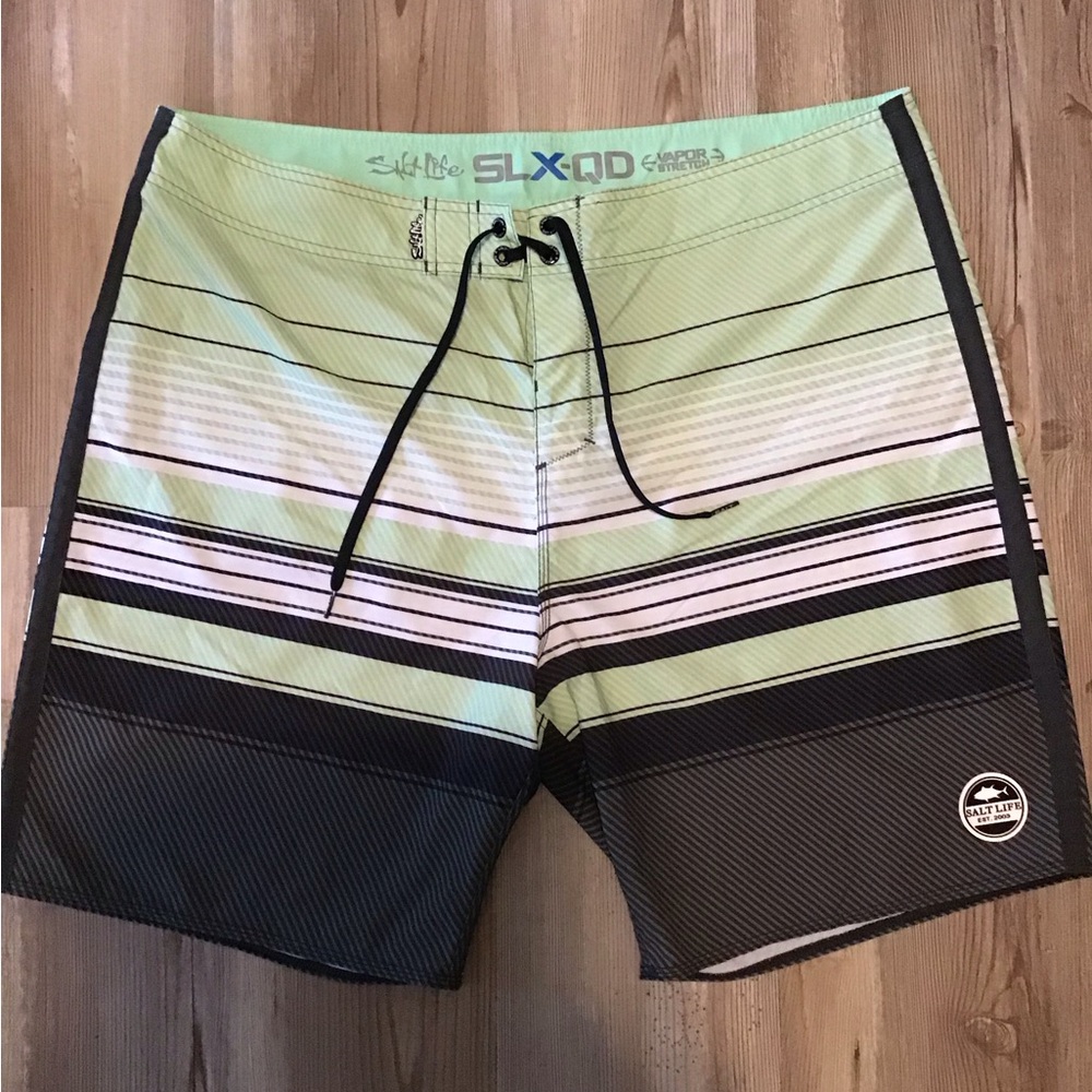 Salt Life Men's Green and Black Swim Shorts
